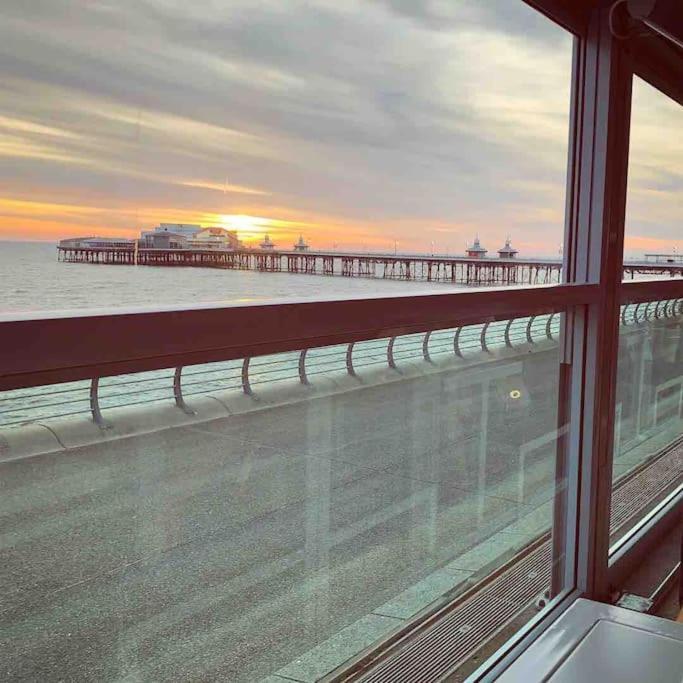 Winter Gardens North Pier 2 Bed Apartment Blackpool Exterior photo
